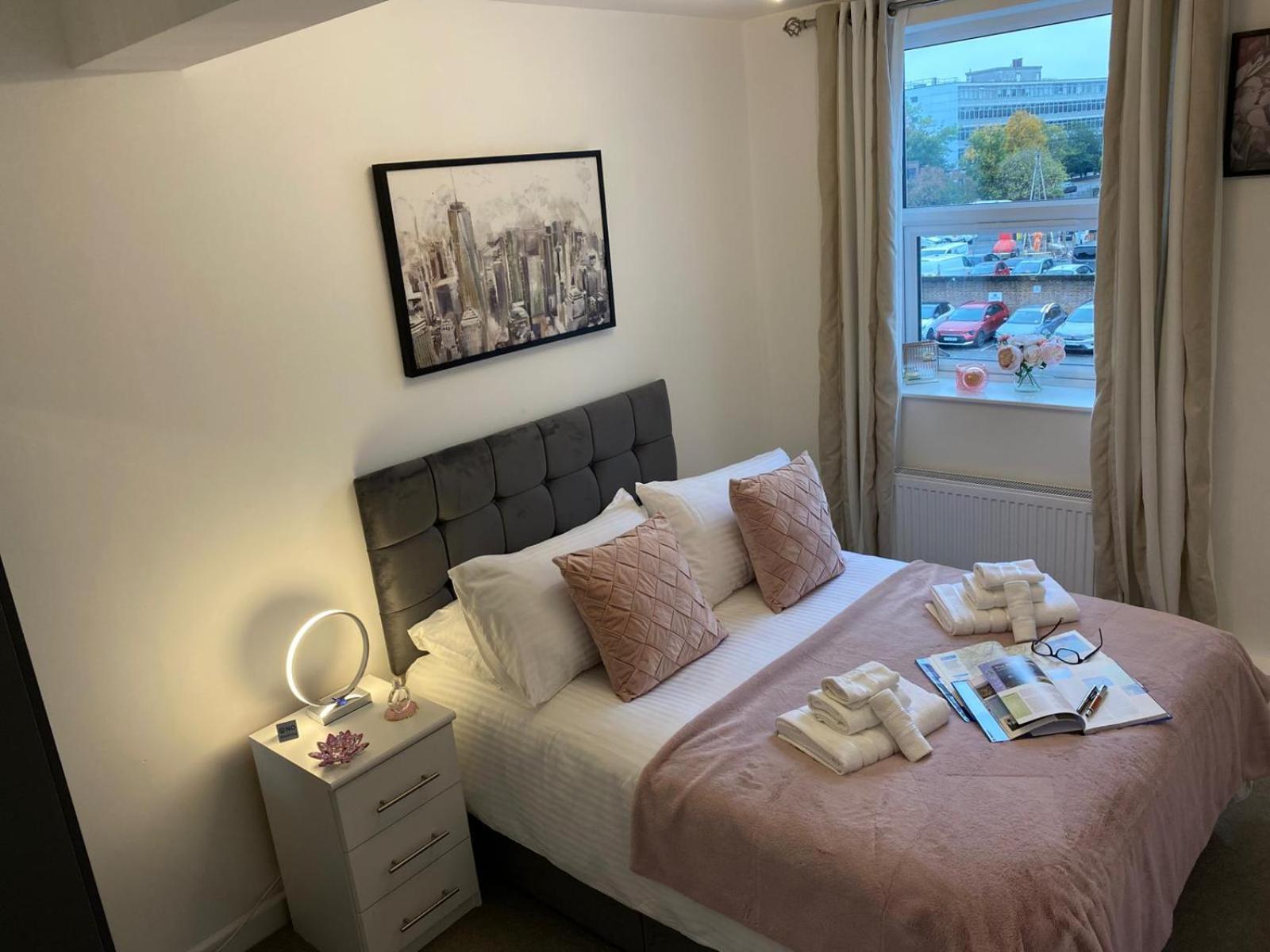 Stylish Apartment In Watford Watford  Dış mekan fotoğraf
